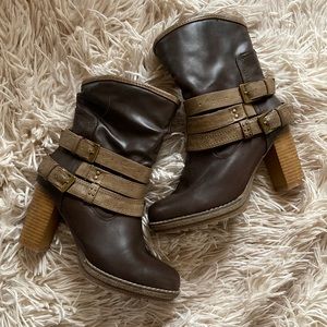 NEW! Women’s leather heeled boots